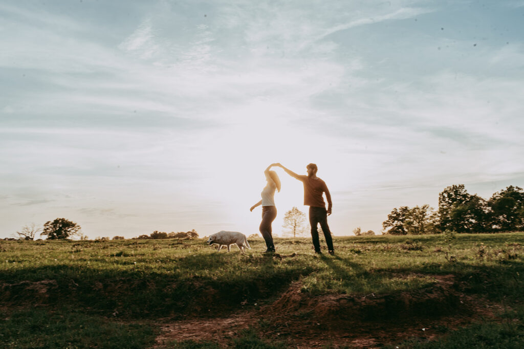 couple dancing with the sun in the background