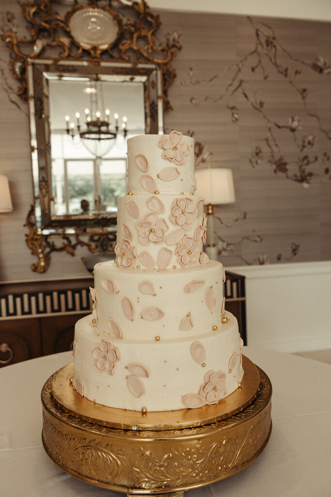 Luxurious Wedding Day cake