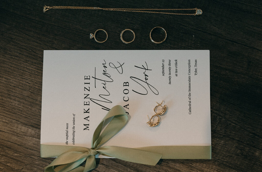stunning wedding details at the luxurious wedding day 
