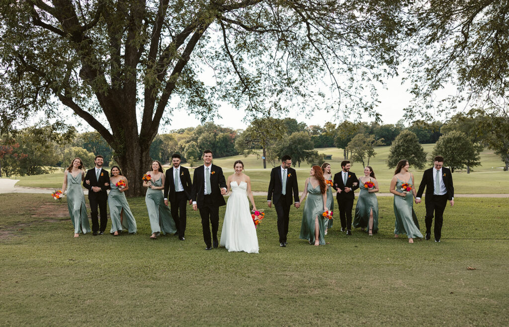 bride and groom with their bridesmaids and groomsmen