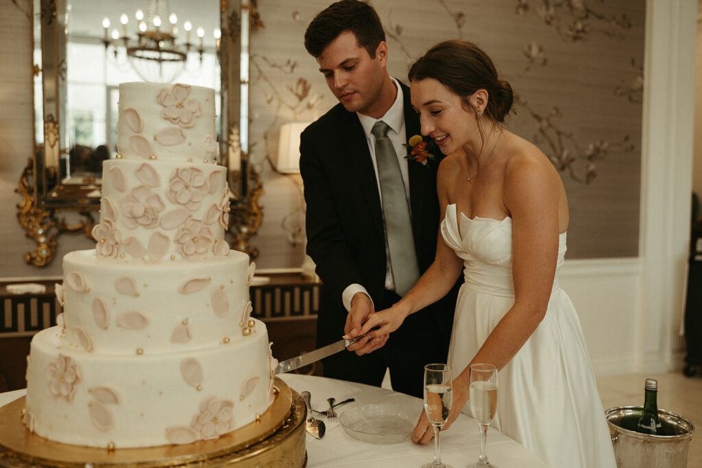 couple cutting their wedding cake 
