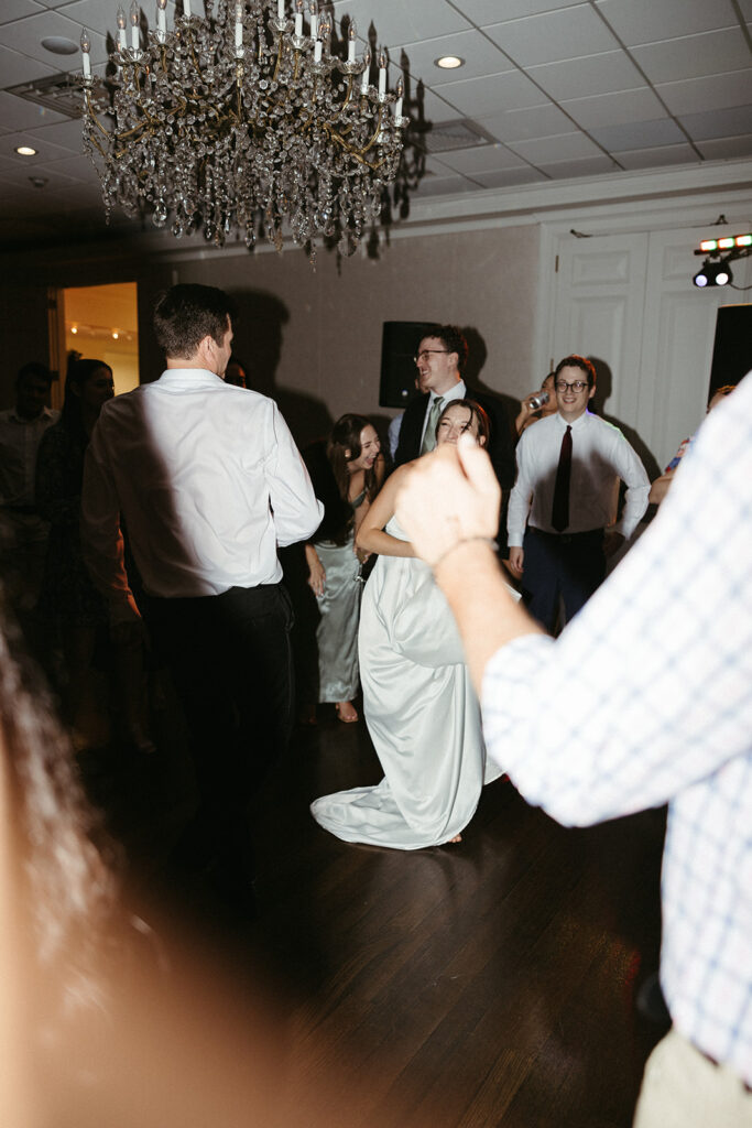 newly married coupe dancing 