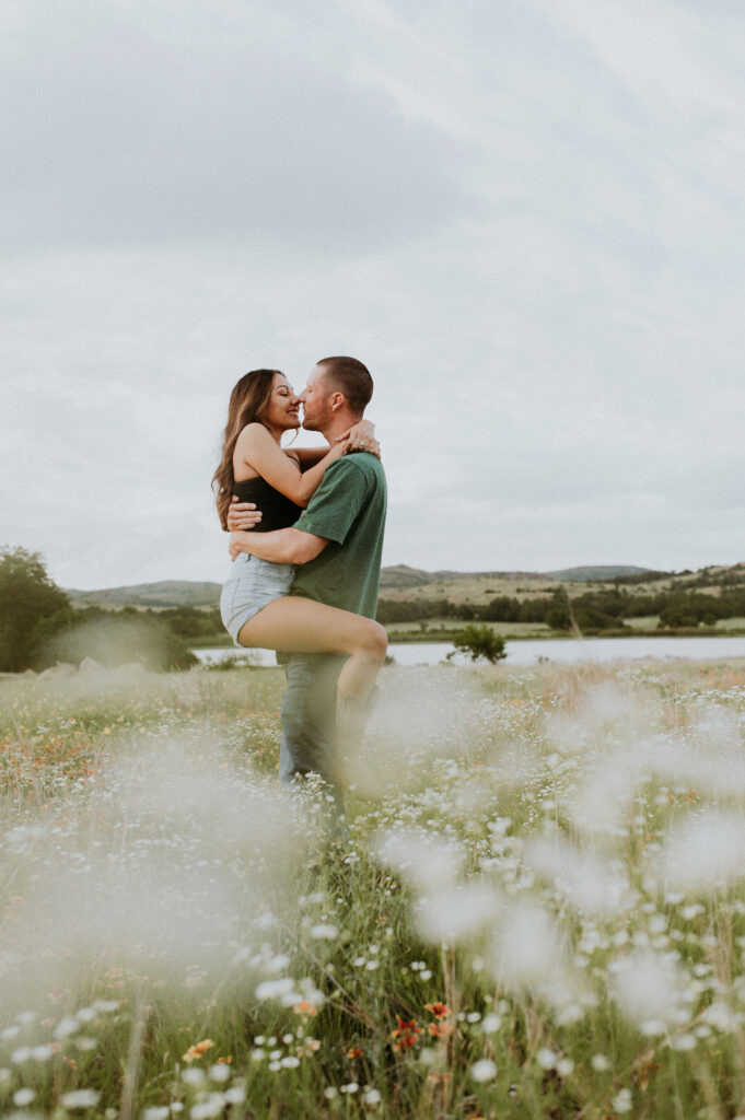 stunning couple kissing at their wedding and elopement locations 